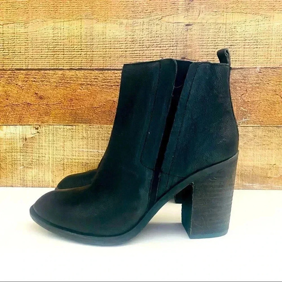 Lucky Brand Sassa Black Leather Ankle Booties - Picture 3 of 10